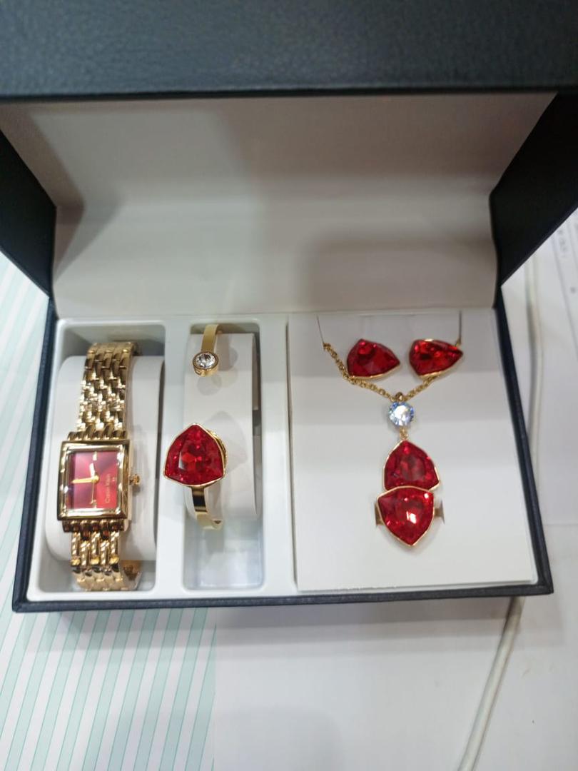Ensemble Coffret Bijoux ( Chaîne Et Montre ) Or Plaqué