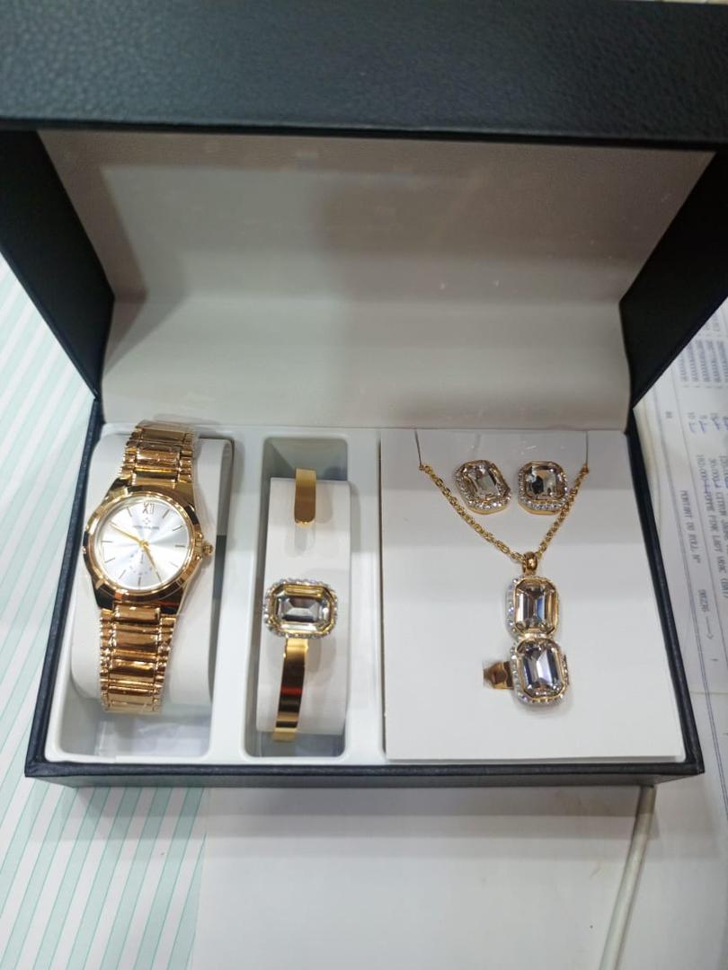 Ensemble Coffret Bijoux ( Chaîne Et Montre ) Or Plaqué