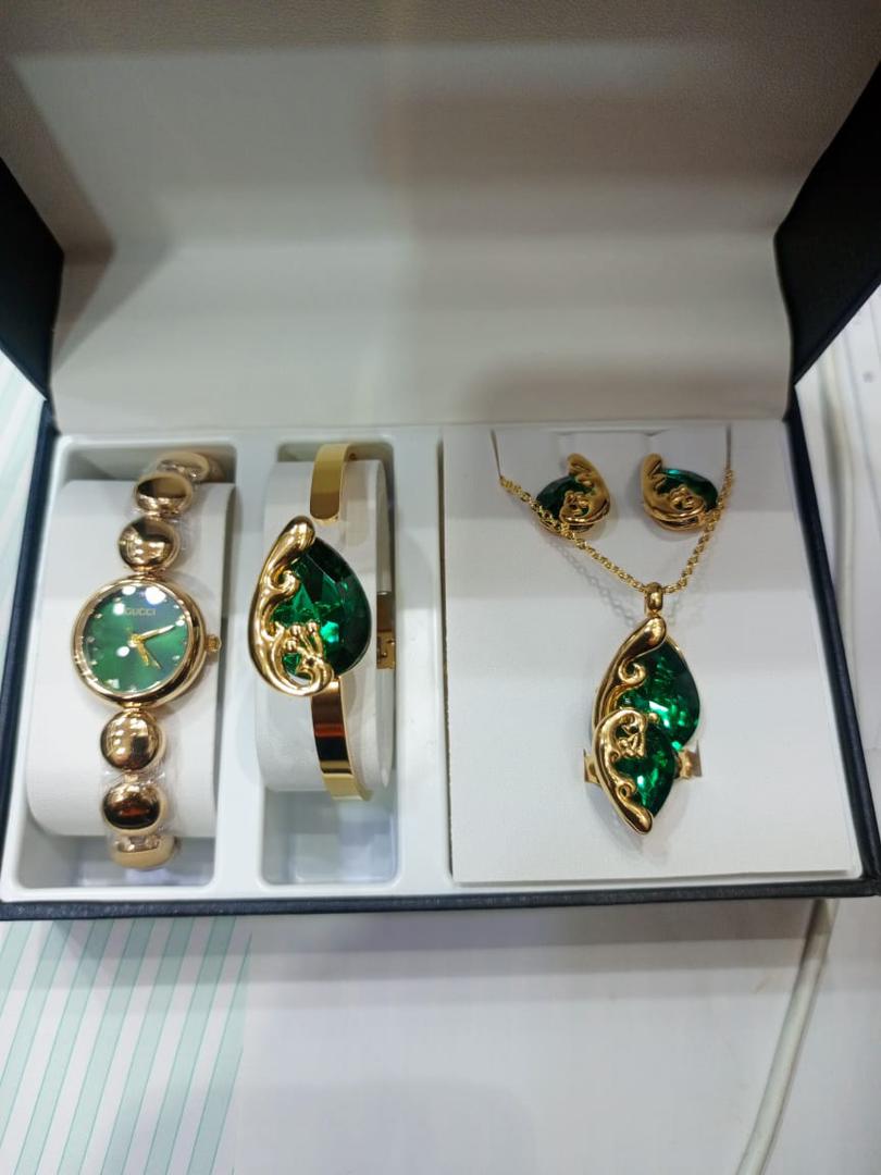 Ensemble Coffret Bijoux ( Chaîne Et Montre ) Or Plaqué