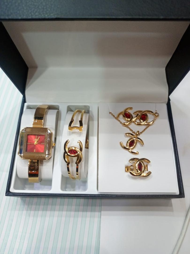 Ensemble Coffret Bijoux ( Chaîne Et Montre ) Or Plaqué